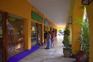 centro-comercial-los-patios-ixtapa-19